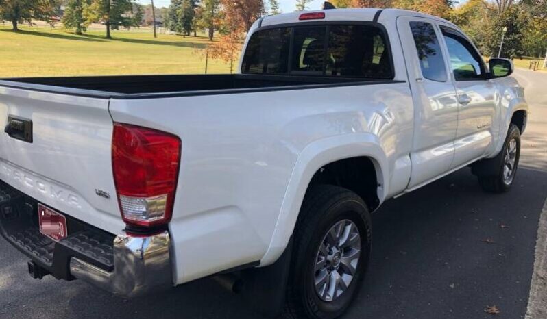 Toyota Tacoma 2017 Pickup Truck Used full