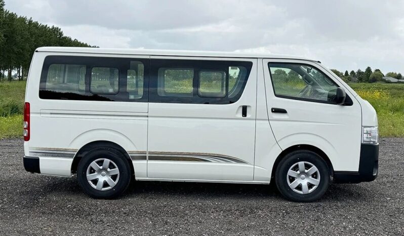 Toyota Hiace 2018 Van full