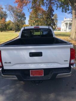 Toyota Tacoma 2017 Pickup Truck Used full