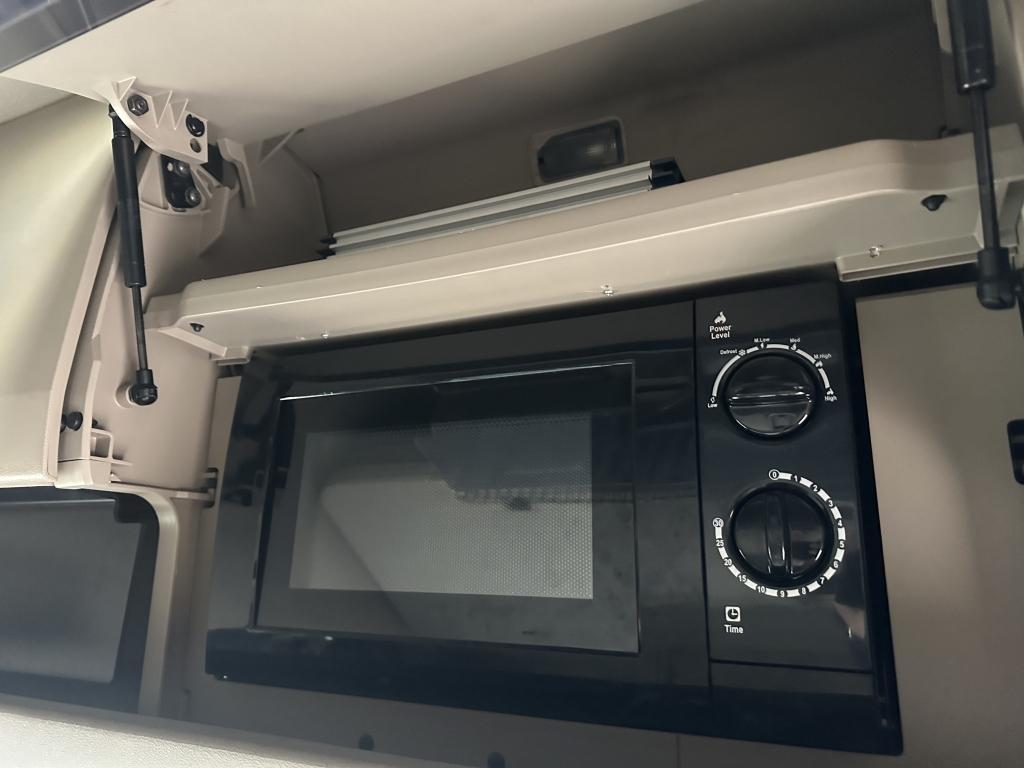 Scania R560 STREAMLINE 6X2 TWIN WHEEL TAG - Image 6