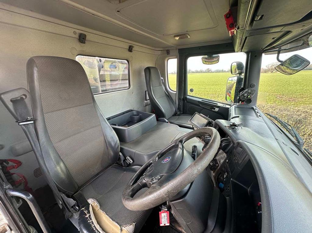 Scania P Series P400 8 X 4 Steel Body Tipper 12.7 - Image 3