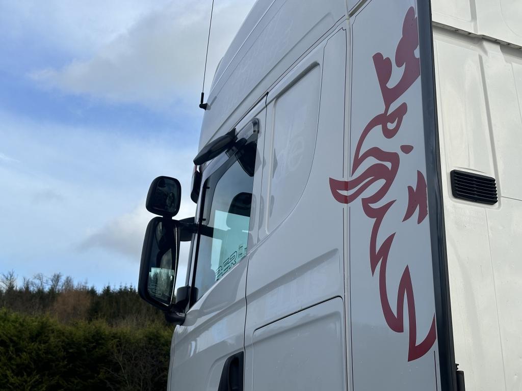 Scania R560 STREAMLINE 6X2 TWIN WHEEL TAG - Image 16